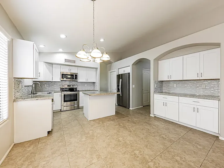 19016 W Rancho Dr — Photo 11