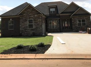 100 Meadowdale Ln, Greer, SC 29621