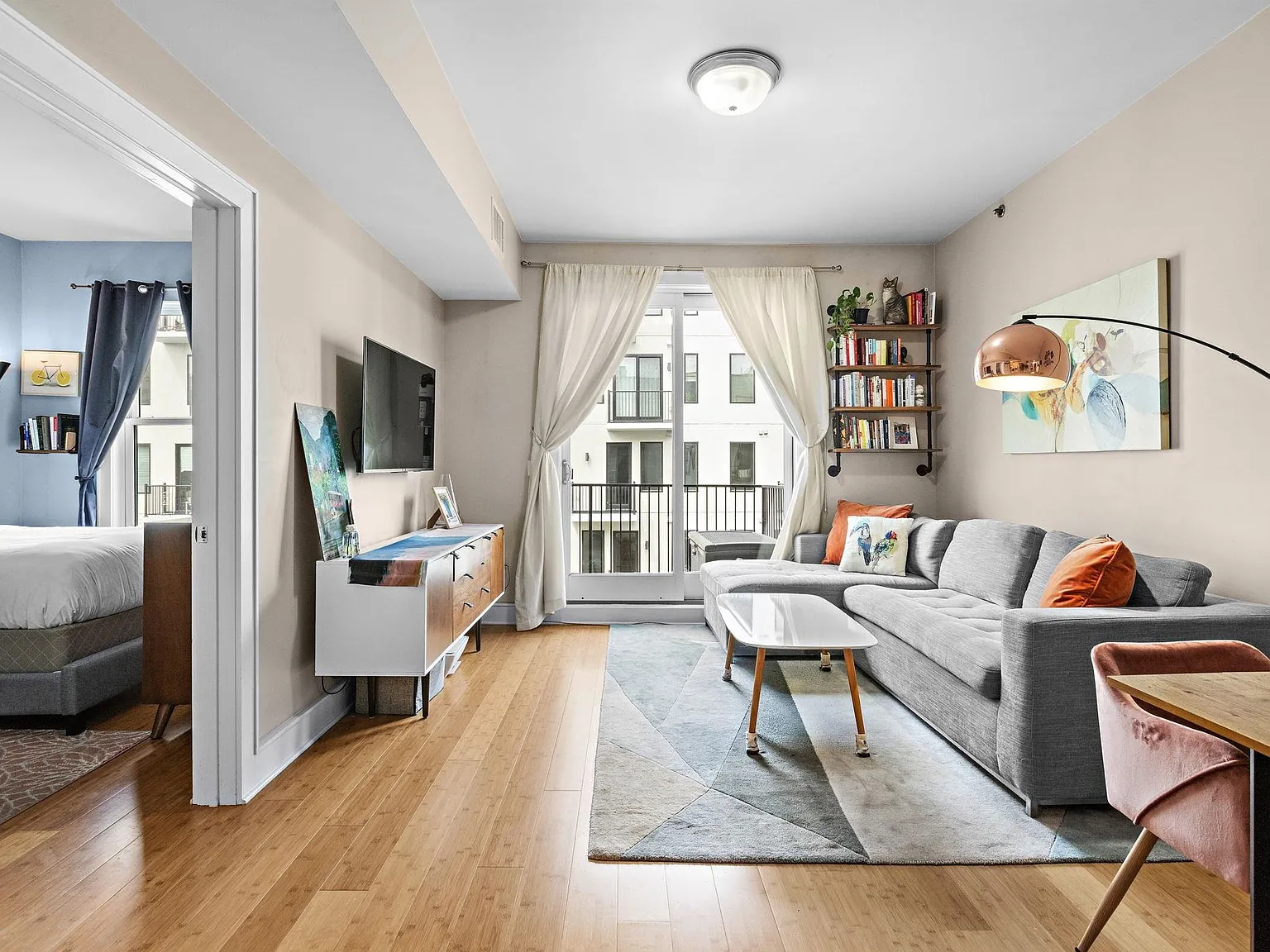 1 bed, 1.0 bath, 800 sqft, $3,600 — Photo 3