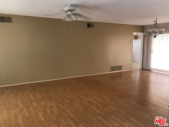 2nd image of 1140 W Montrose Ave