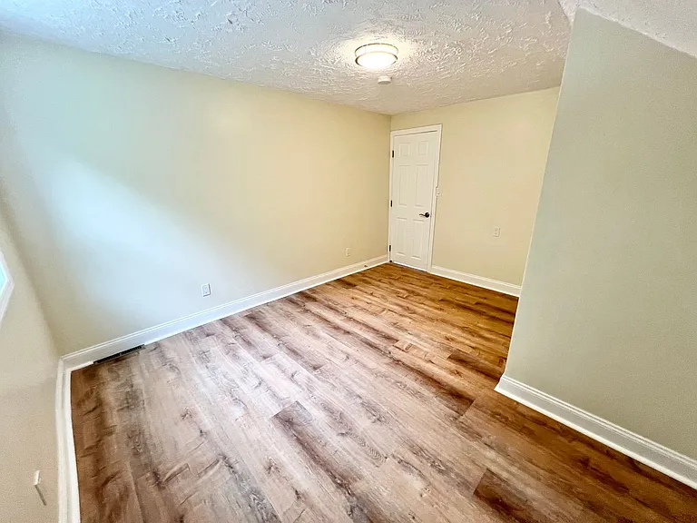 711 Pleasant St — Photo 22