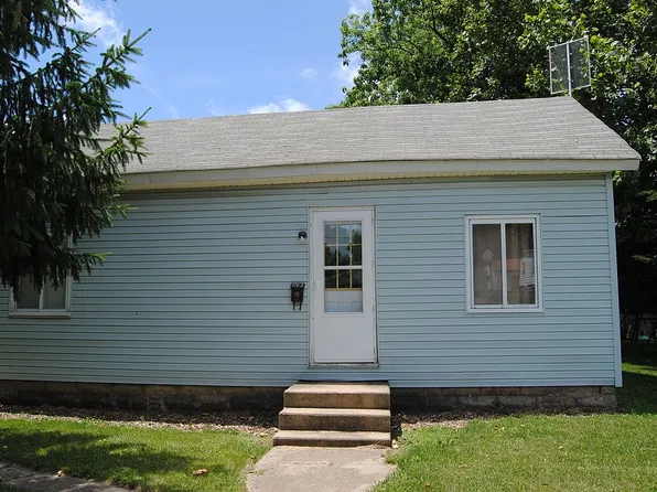 713 N George St, Clinton, IL 61727