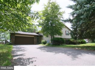 6869 37th St N, Oakdale, MN 55128