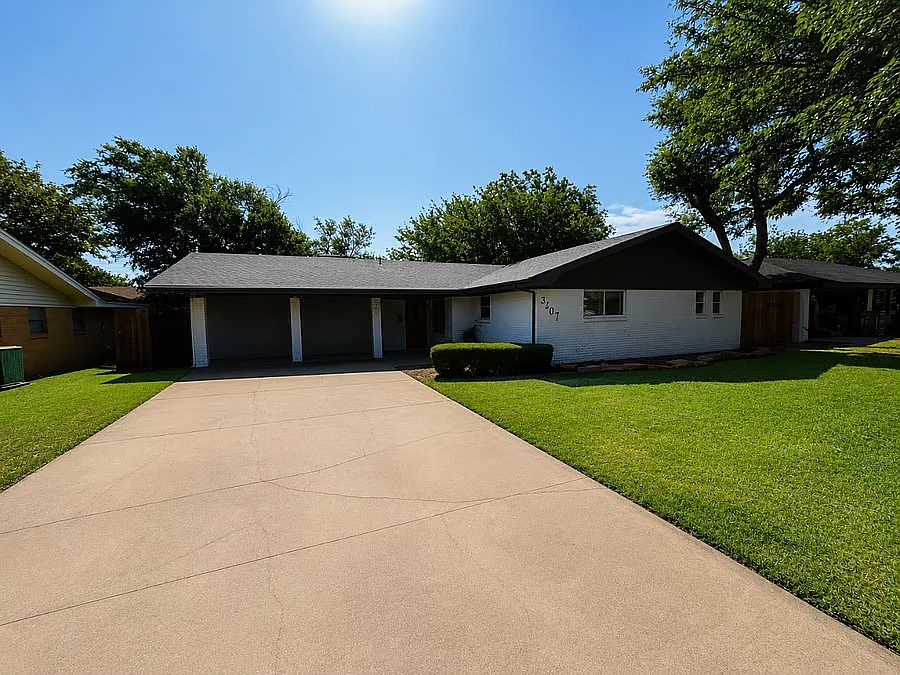 3407 Royal Road - Front of House