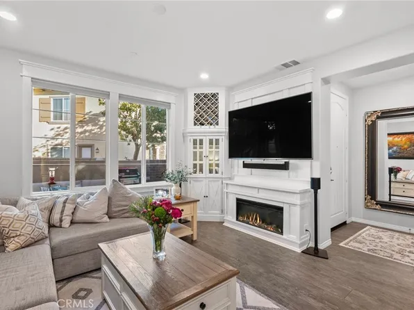 28724 Calle De La Paz Dr #233, Valencia, CA 91354