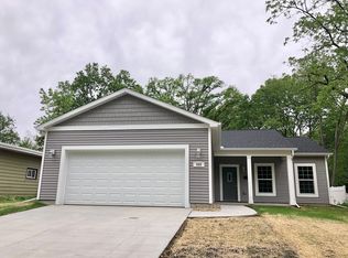 305 Flora Dr, Champaign, IL 61821