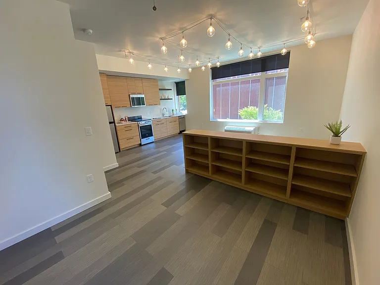 Ferry Street Manor — Photo 34
