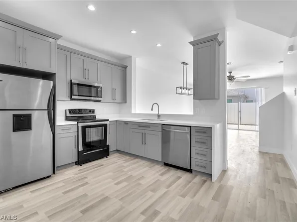 3643 Pine Oak Cir APT 102, Fort Myers, FL 33916