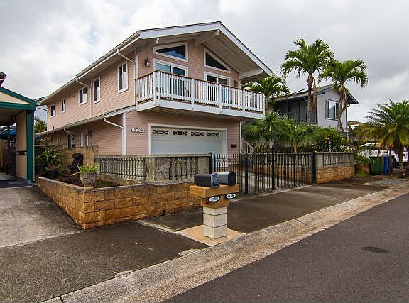 Private walled/fenced yard