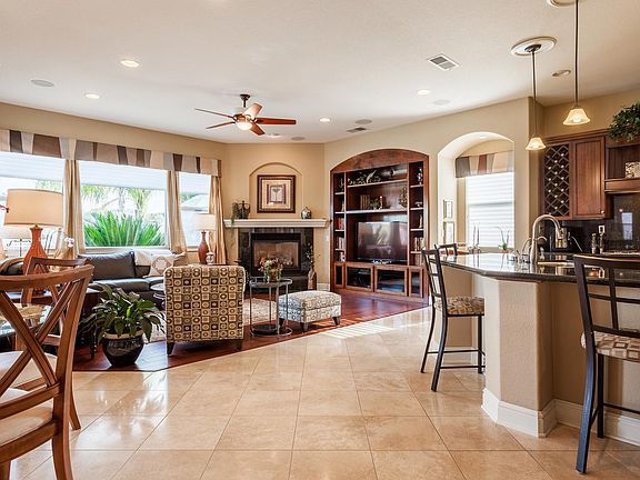 5th image of 1592 Oak Hill Way