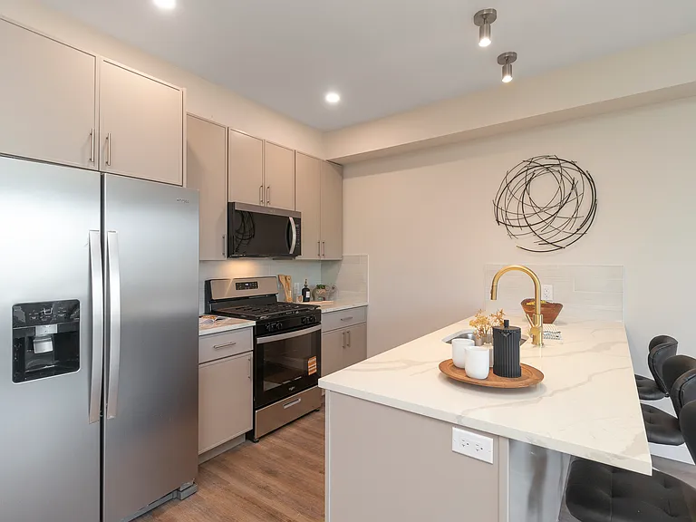 Lakeview Apartments — Photo 11