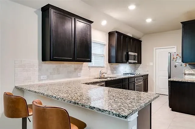 4 bed, 1609 sqft, $2,475 — Photo 3