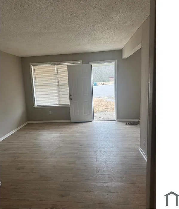 2 bed, $950 — Photo 2