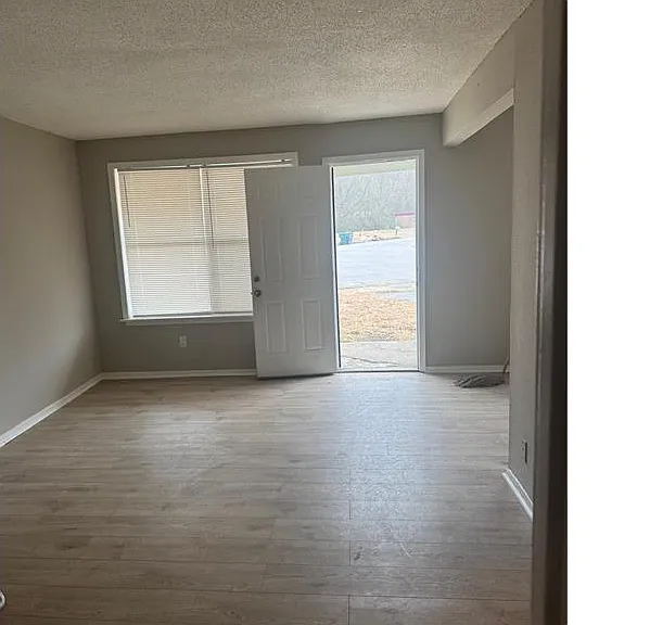 1431 Todds Creek Cv — Photo 2