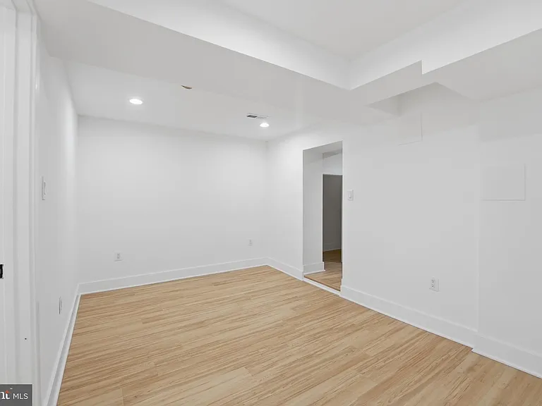 129 Hamilton St NW — Photo 41