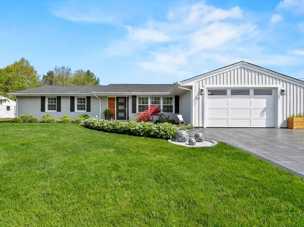 23 Onyx Dr, Dartmouth, MA 02747