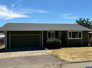 263 NE 3rd St, Willamina, OR 97396