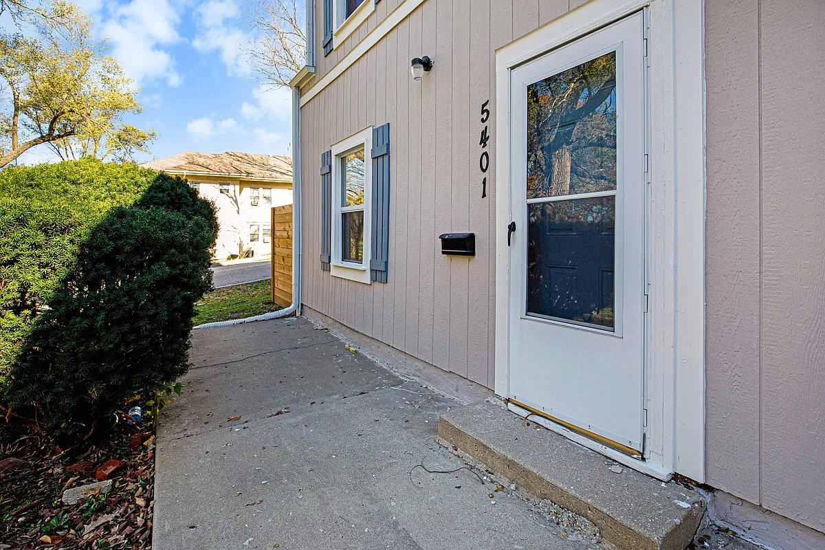 Building Photo - 5401 Paseo Blvd #1