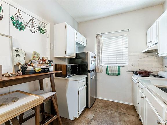 2nd image of 3206 King St APT 206
