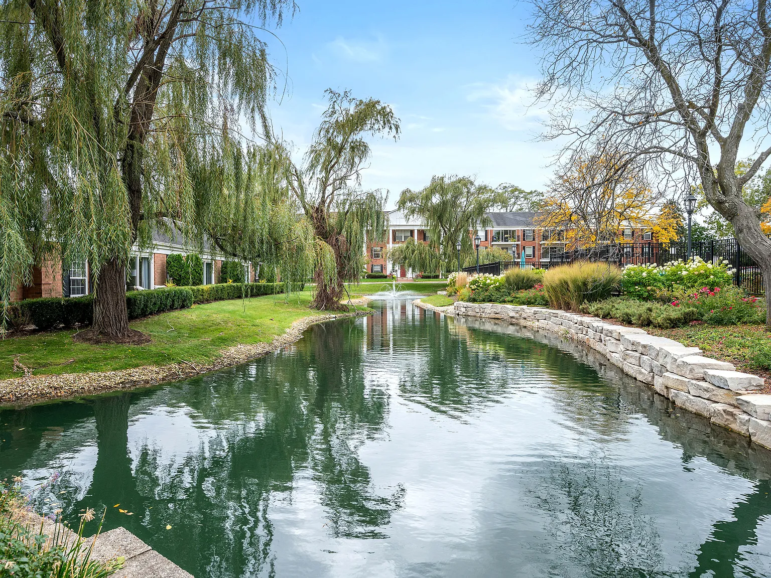 Versailles on the Lakes Oakbrook* — Photo 3