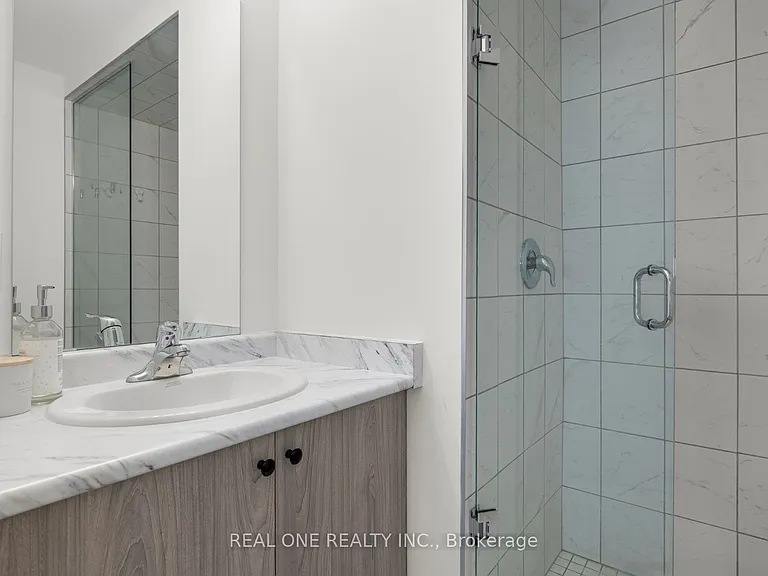 1 Markle Cres — Photo 16