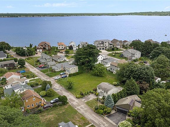 4th image of 64 Sawyer Ave