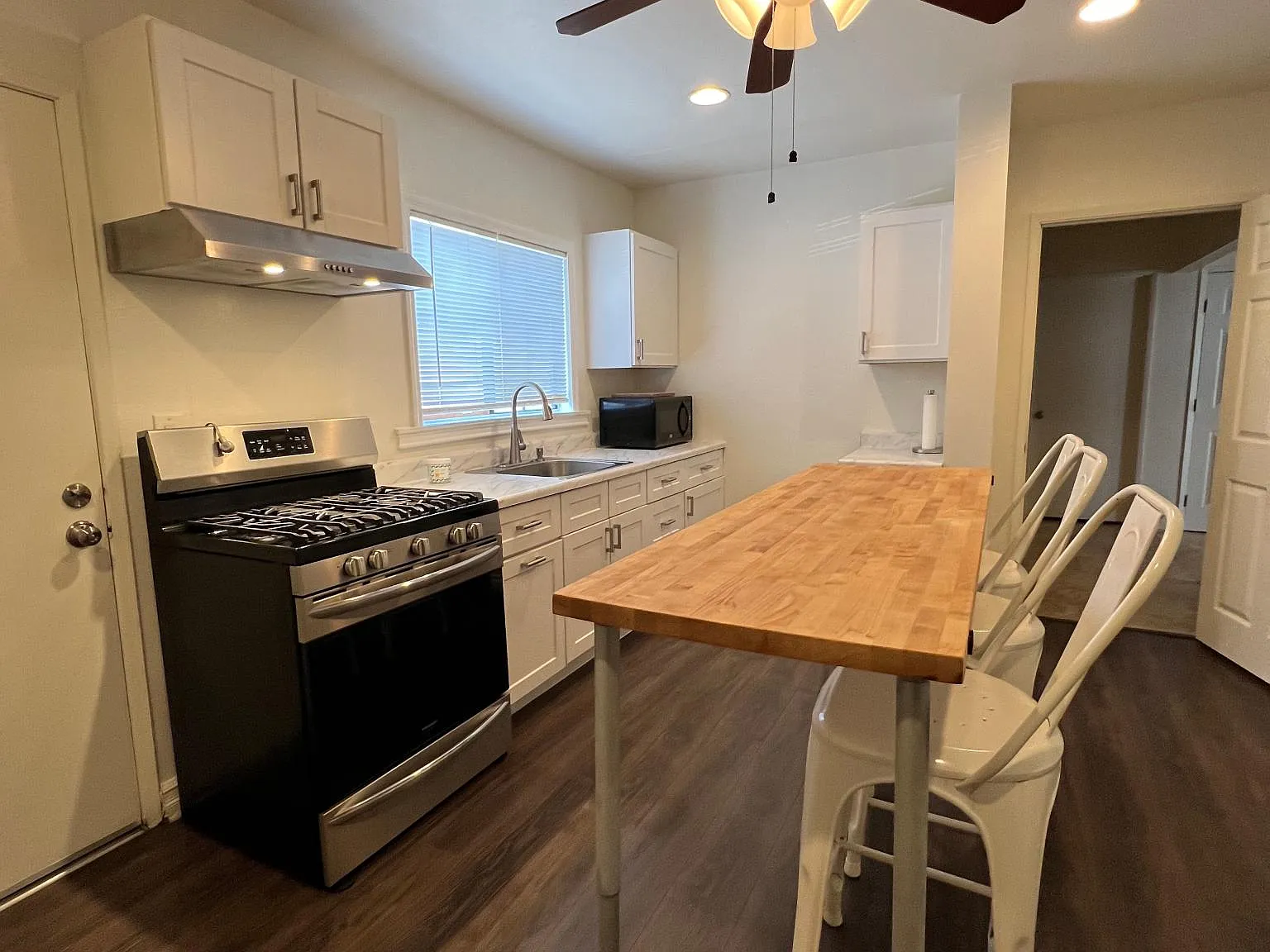 2215 San Francisco Ave — Photo 4