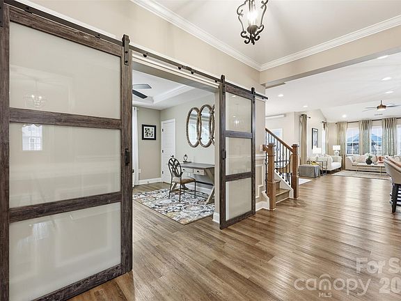 4th image of 1157 Overlake Dr