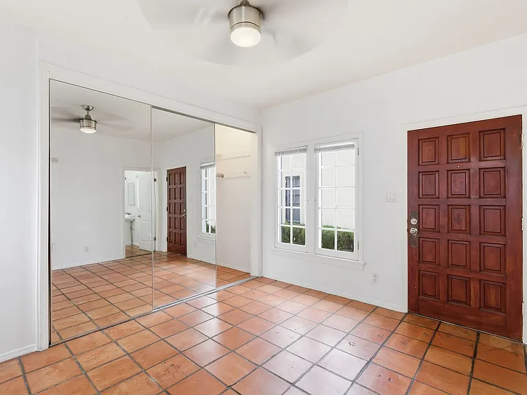 979 S. Ardmore Avenue — Photo 2