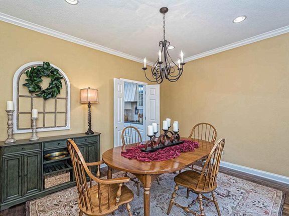 4th image of 1032 Cardinal Dr