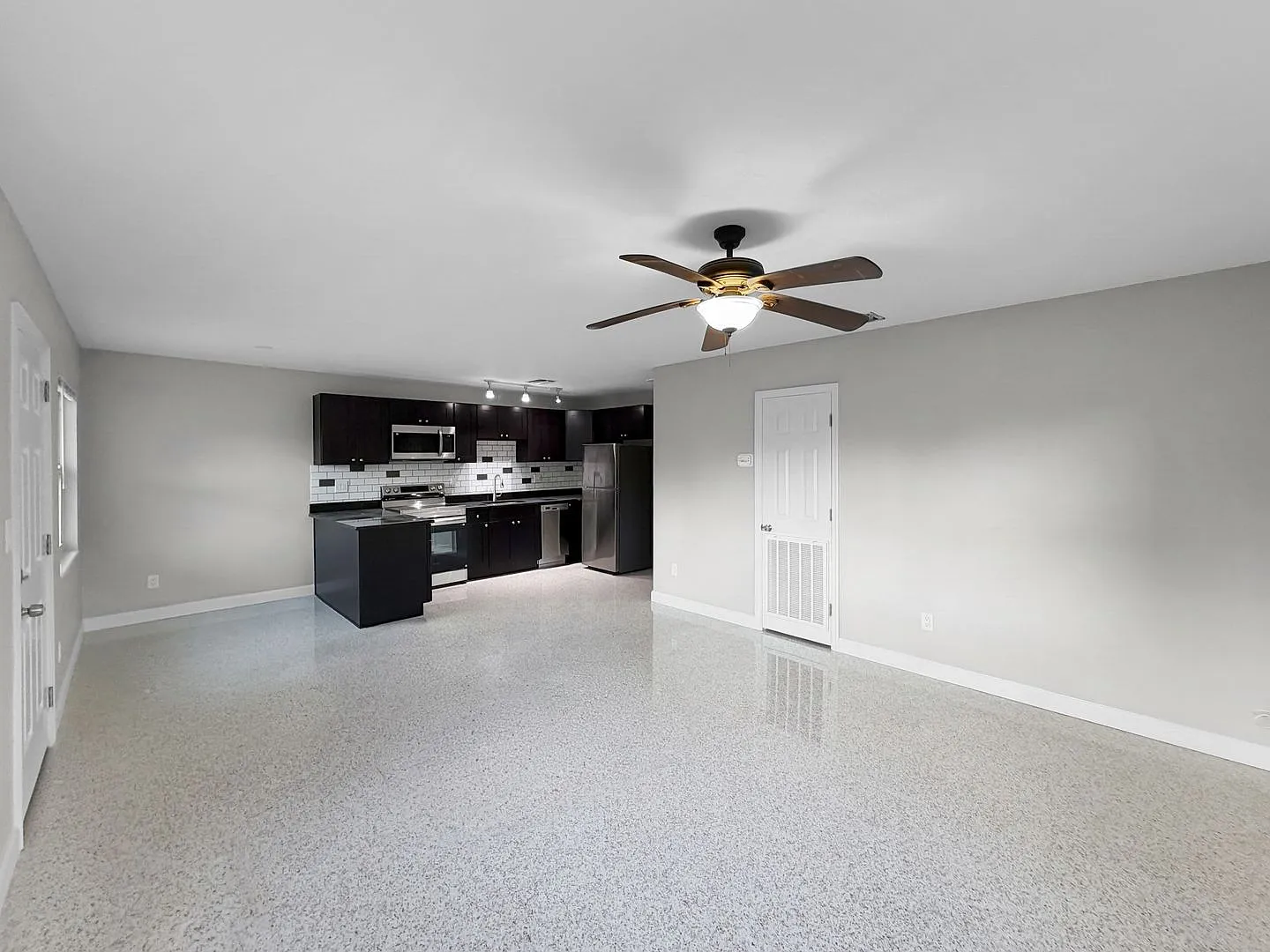 Must See This Completely Renovated Duplex in the Heart of Gulfport! 2bed | 1bath — Photo 3