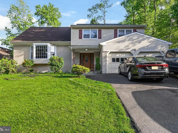 318 Hialeah Dr, Cherry Hill, NJ 08002