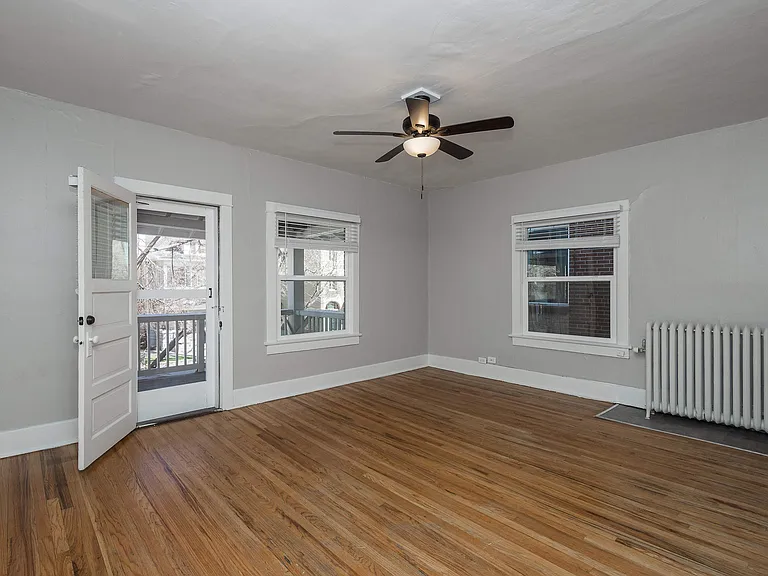 1069 N Pearl St — Photo 4