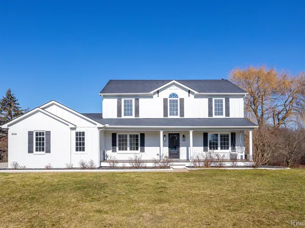 13735 Monarch Dr, South Lyon, MI 48178