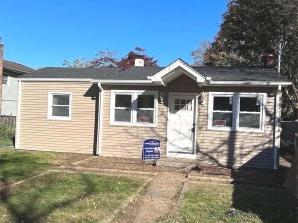 29 S 31st St, Wyandanch, NY 11798