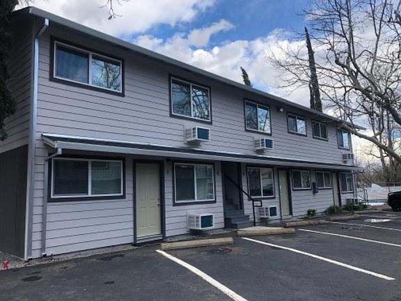 2nd image of 2705 Akard Ave APT 10