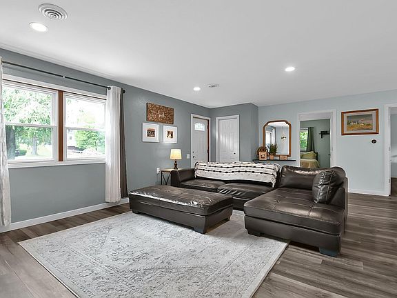 5th image of 299 Lansing Cir