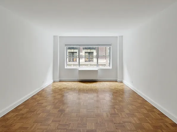 136 East 55th Street image 3 of 7