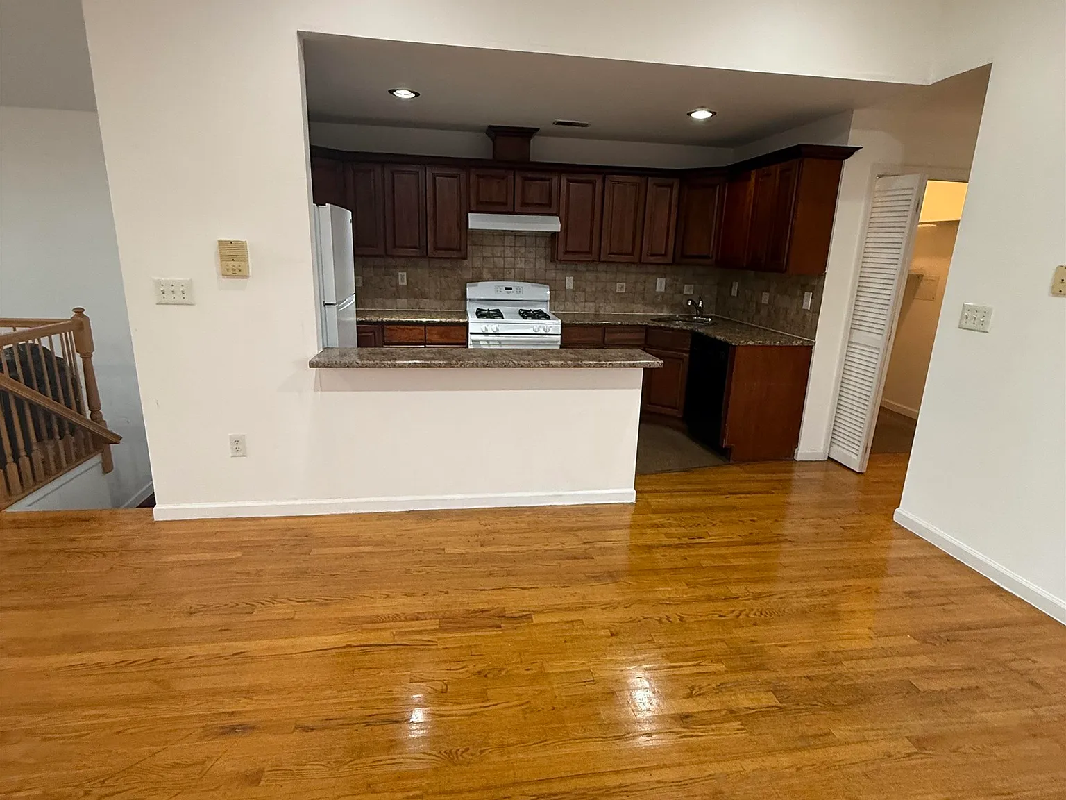 3 bed, 2.0 bath, $3,600 — Photo 3