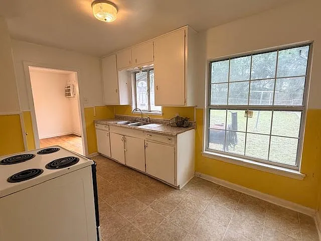 234 Danvillie Ave — Photo 3