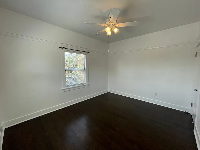 735 W 4th St — Photo 36