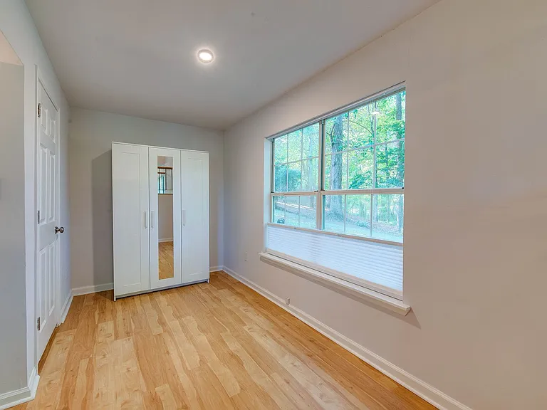 9006 Saint Thomas Ln — Photo 10