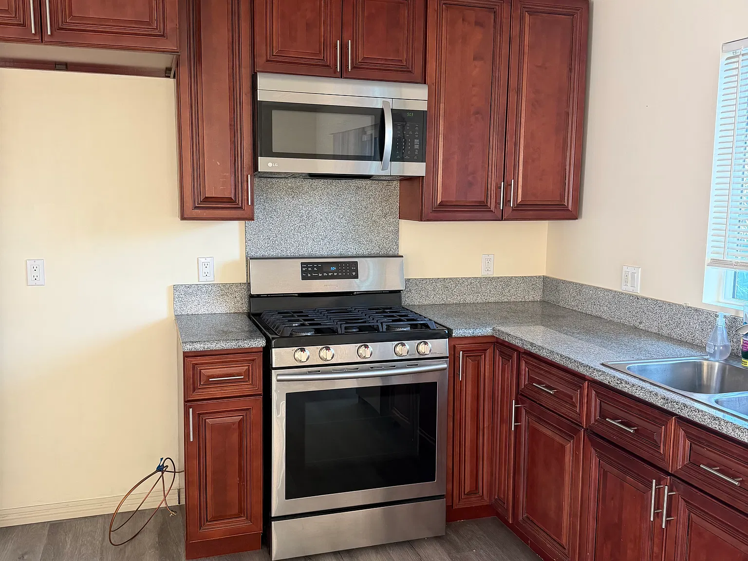 2 bed, 1000 sqft, $2,950 — Photo 2