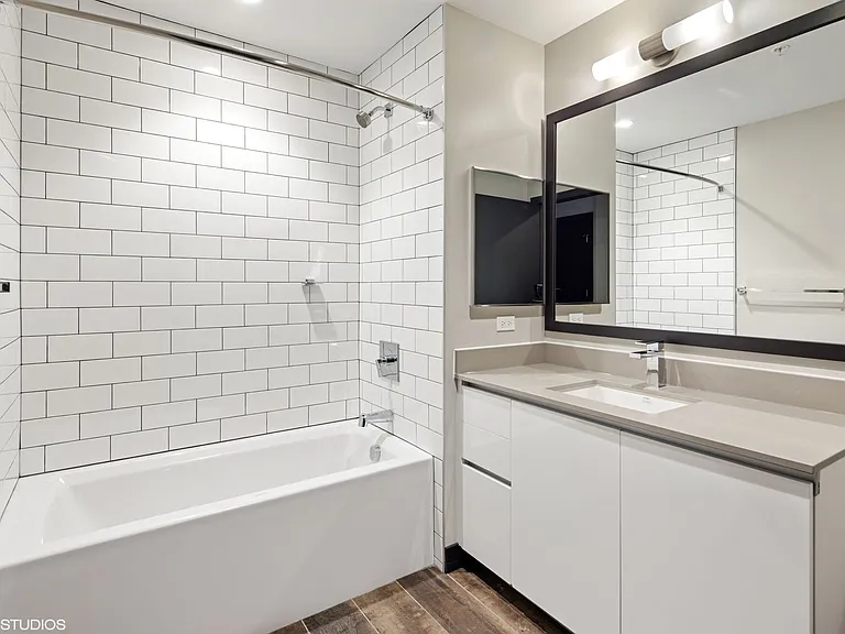 171 N Aberdeen St #1005 — Photo 3