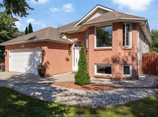 2222 Longfellow Ave, Windsor, ON N9B 3J8