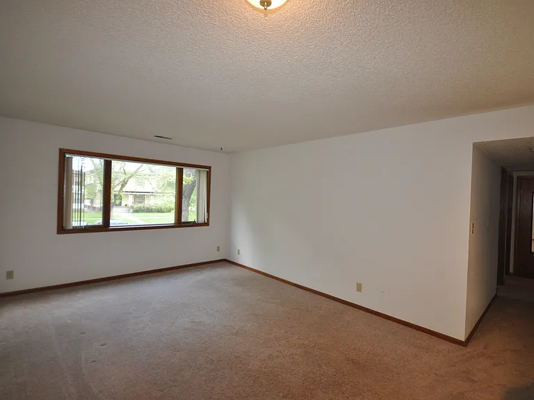 Sundance Apartments — Photo 10