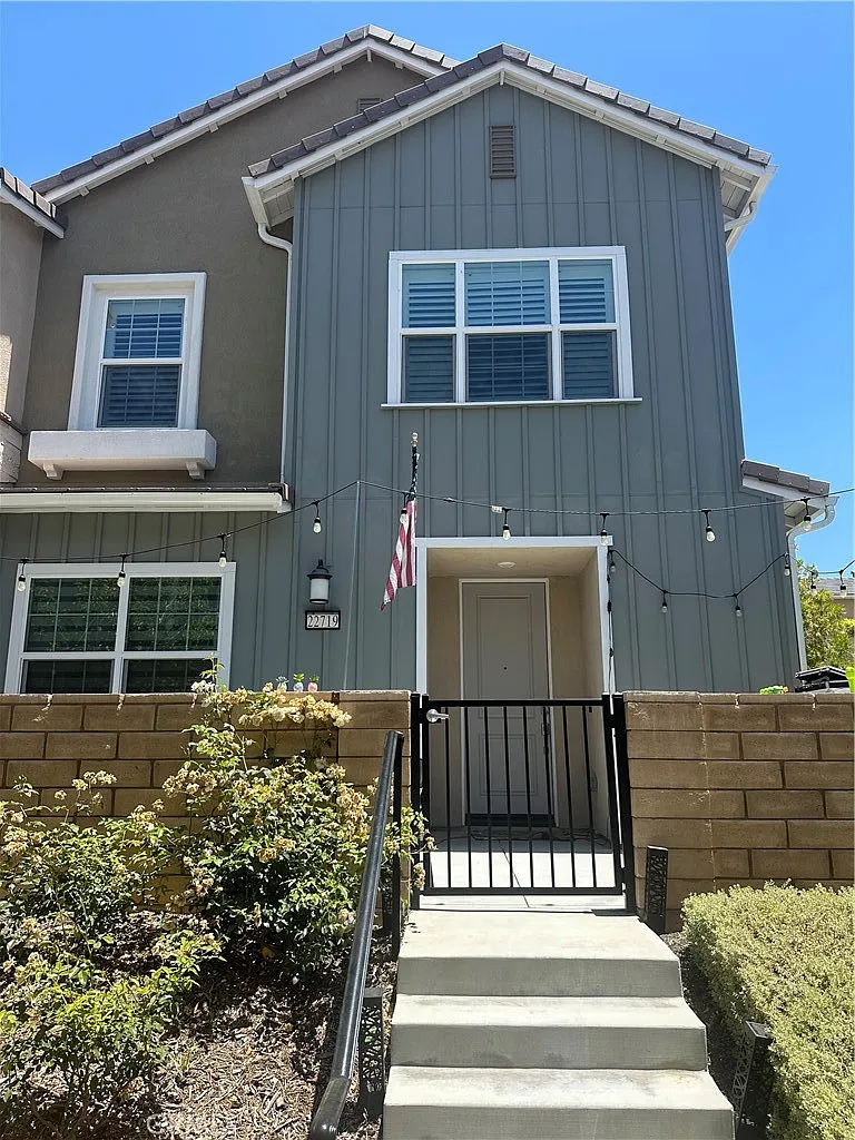3 bed, 1620 sqft, $3,900 — Photo 1