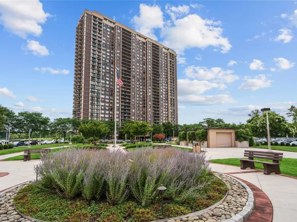 269-10 Grand Central Parkway #4B, Floral Park, NY 11005