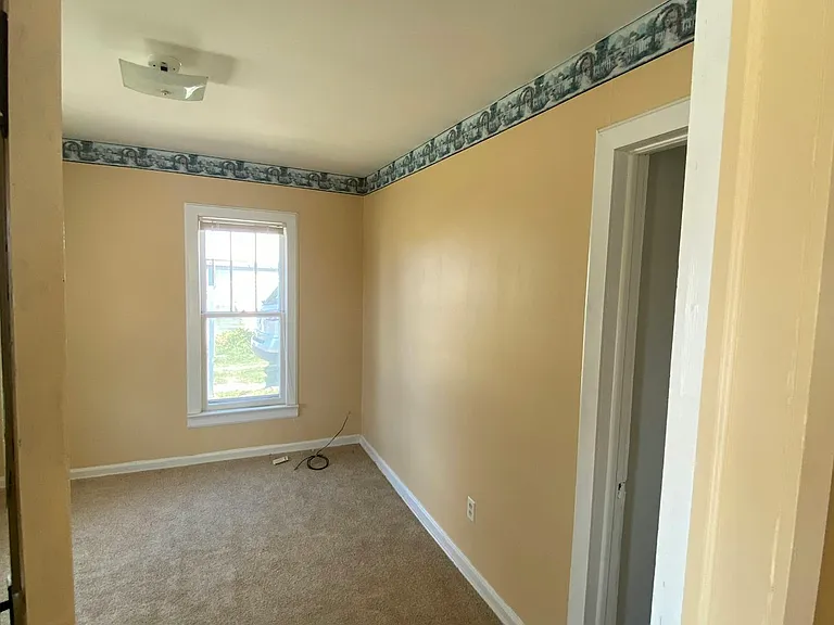 205 S Kansas St — Photo 3
