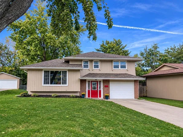 9016 Lakeview Dr, Omaha, NE 68127
